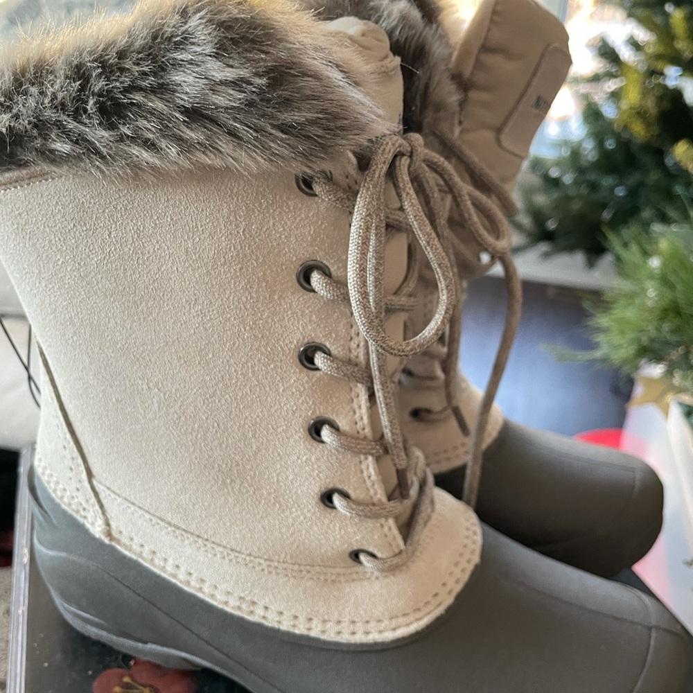 Women’s snow boots